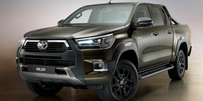 2023 Toyota Hilux front