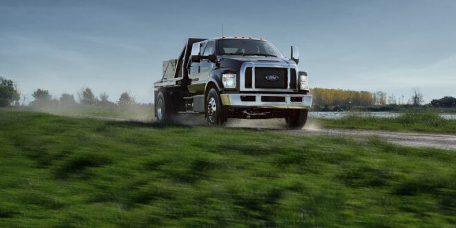 2023 Ford F-650 front