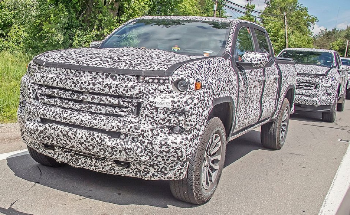 2024 Chevrolet Colorado Spotted Testing Alongside the GMC